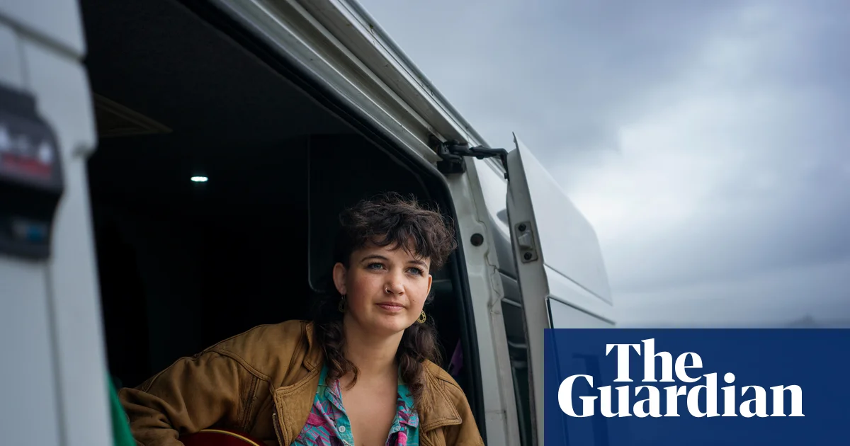Cornwall'da gençler kiralık ev bulamayınca karavana sığındı