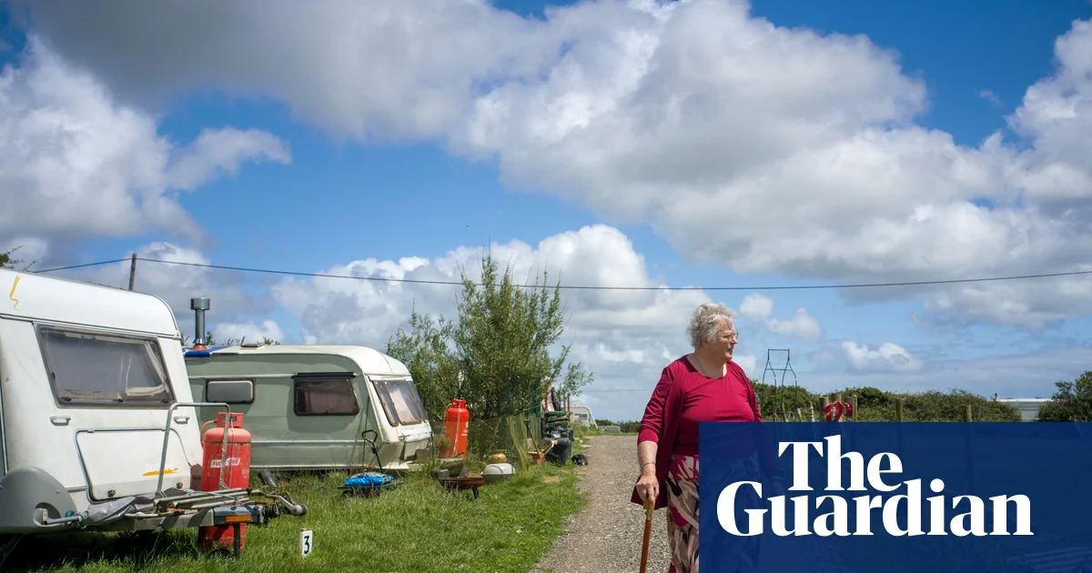 Cornwall'da karavan sakinleri tahliye tehdidiyle karşı karşıya