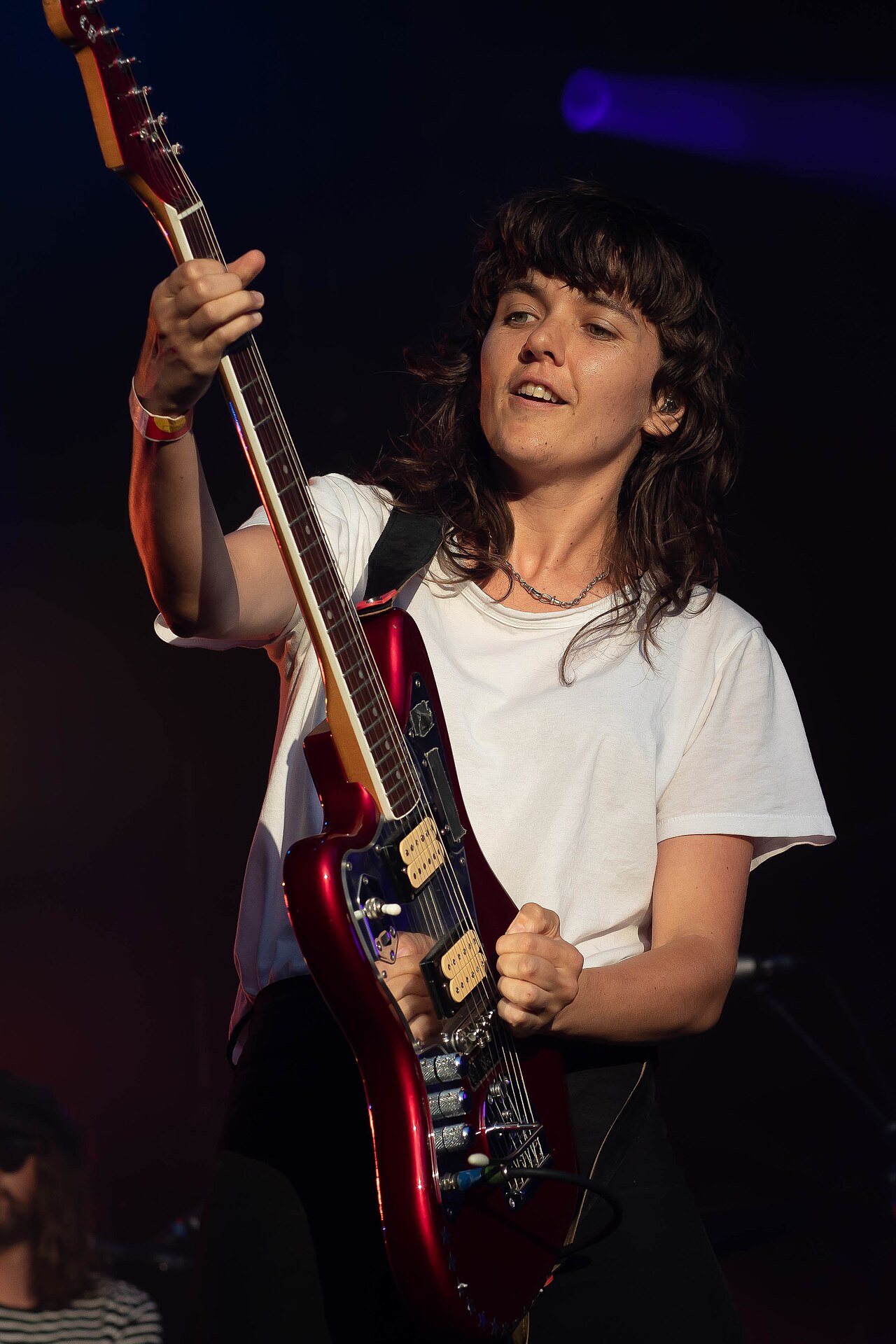 Courtney Barnett: Aşırı Düşünmenin Sanatı ve Müziğin Dönüştürücü Gücü