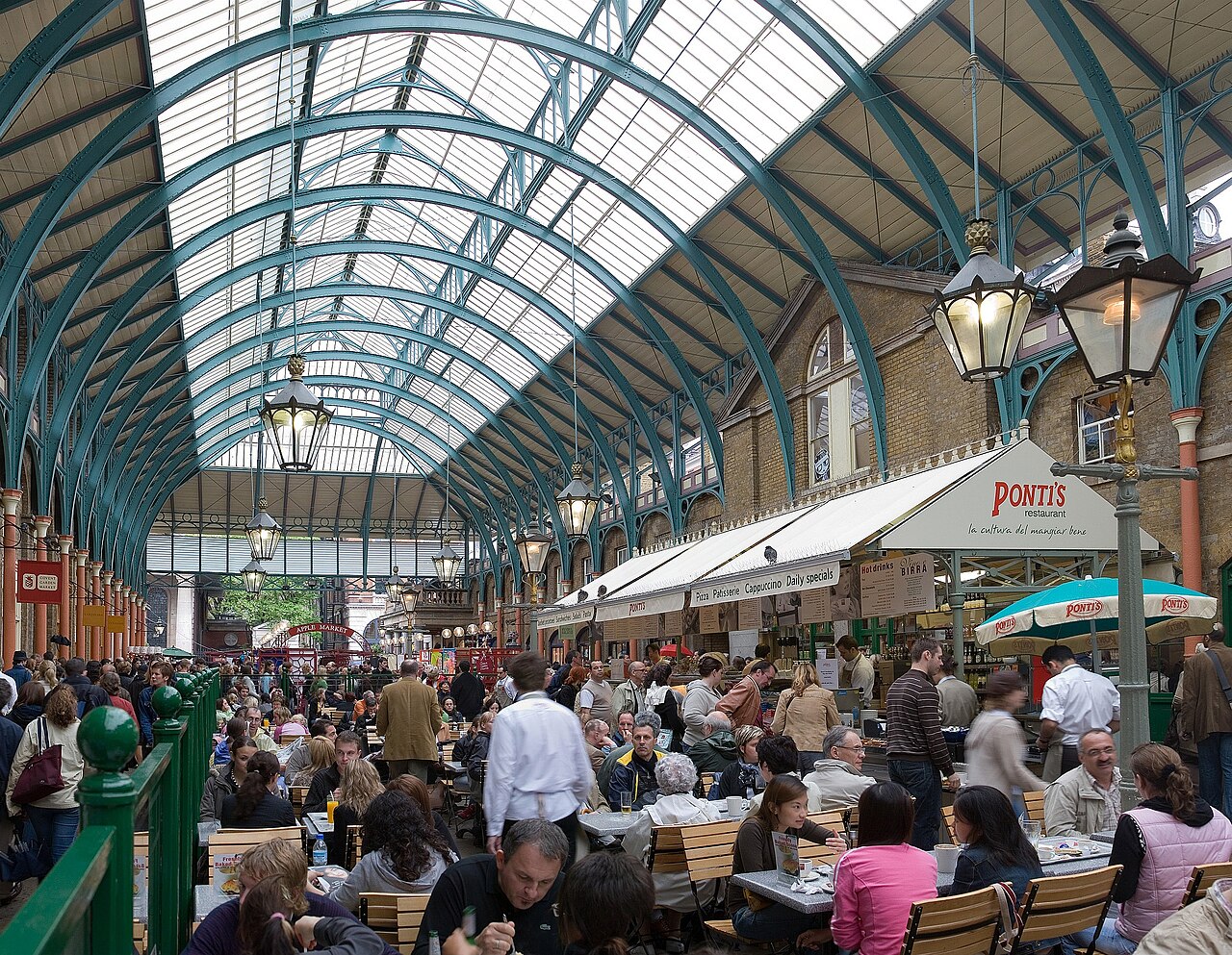 Covent Garden'da bıçaklı saldırı: 4 yaralı, 1 gözaltı