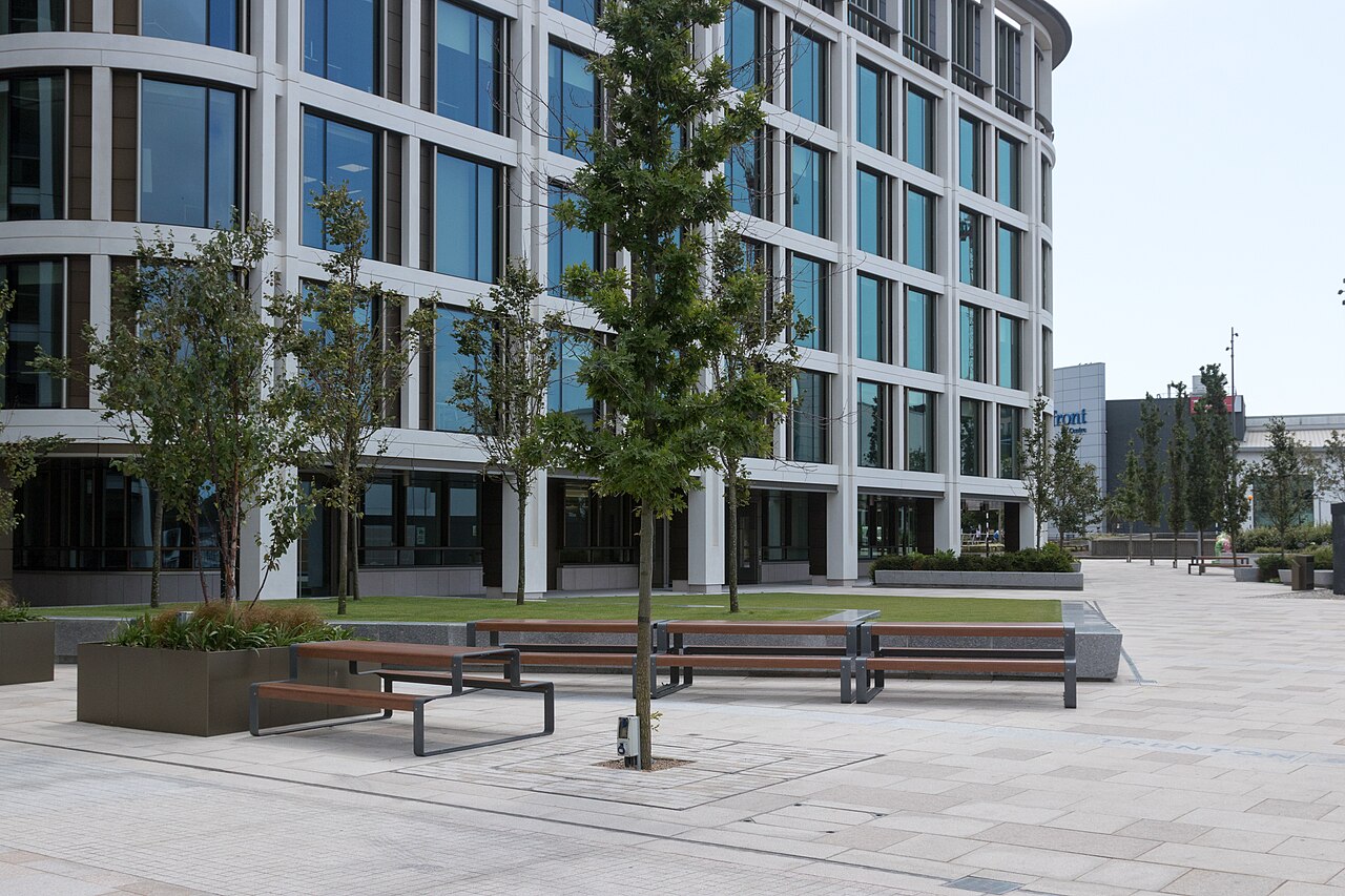 CVC, Çin Eczane Zinciri Yikang'ı Satmayı Değerlendiriyor