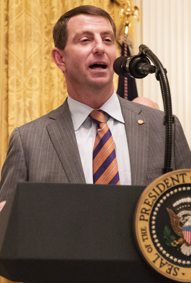 Dabo Swinney'nin İtibarı Clemson'daki Zorlu Sezonda Sarsılıyor