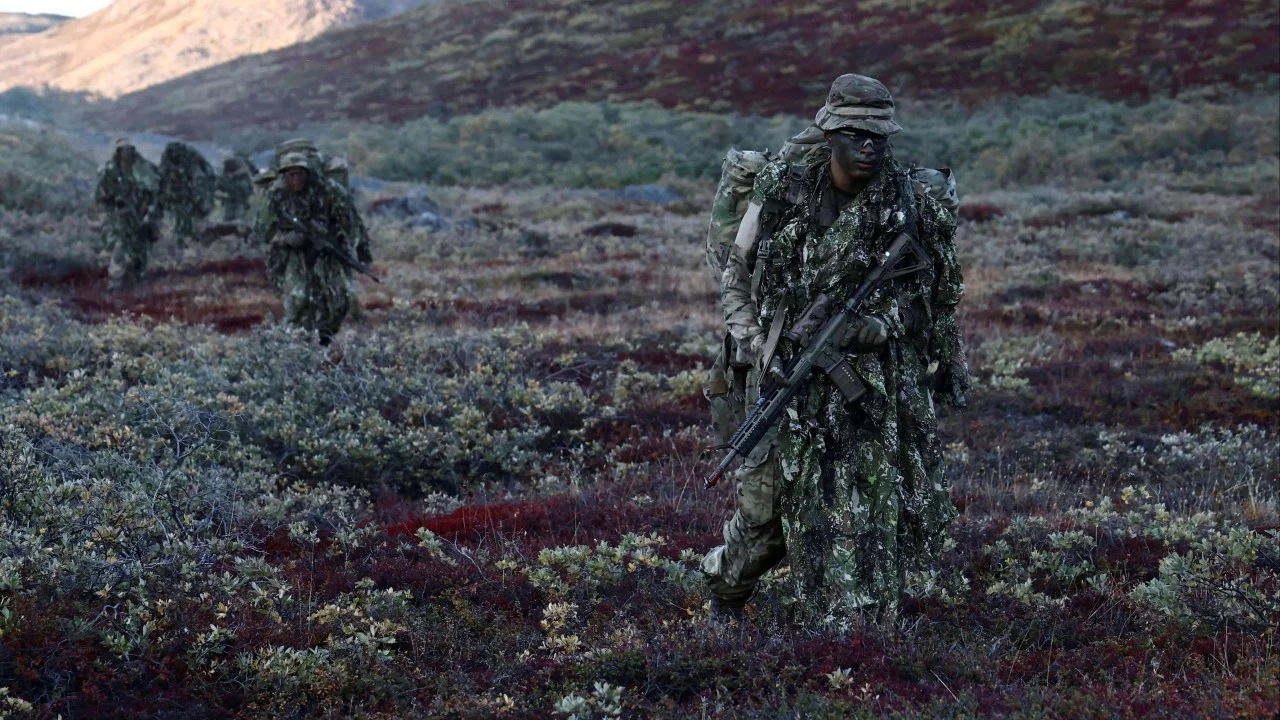 Danimarka, Grönland'a Asker Göndererek Arktik Savunmasını Güçlendiriyor