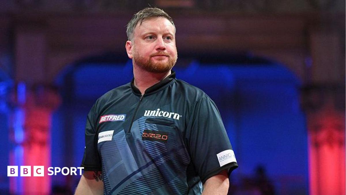 Dart Yıldızı Menzies Dünya Matchplay'de Sahnede Fenalaştı