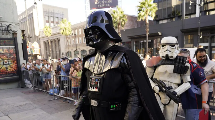 Darth Vader kılığında San Diego Belediyesi'nde Flock kameraları savunması