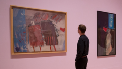 Hockney, eşcinselliğin suç olduğu dönemde 'barışçıl bir cennet' resmetti