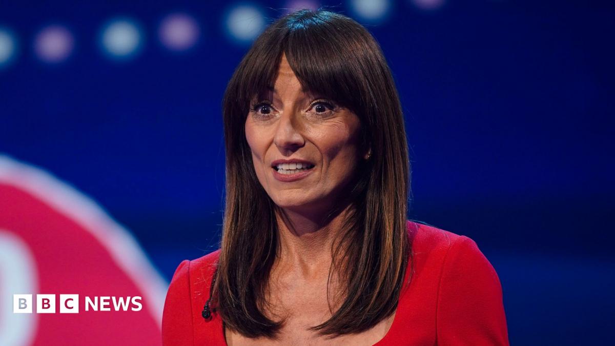 Davina McCall: Beyin ameliyatı sonrası 'ileri Alzheimer' belirtileri yaşadım