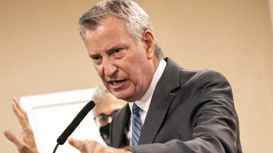 De Blasio ve Hannity demokrat sosyalist adaylar için tartıştı