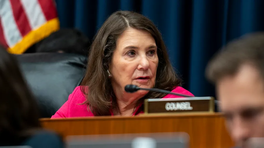 DeGette Denver’da DSA’lı rakibine yenildi