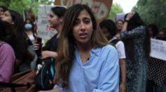Delhi'de Kadınlardan Cinsel Saldırı Protestosu
