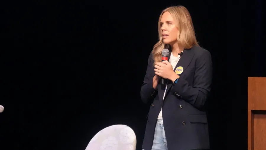 Demokrat Aday Andrews: Medicare for All Eski Bir Politika