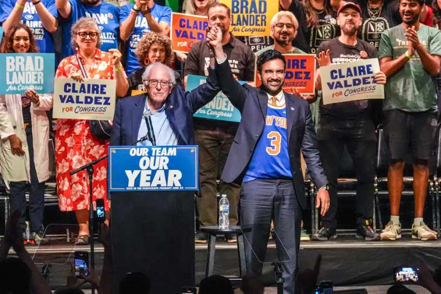 Demokrat Parti yavaş yavaş Sanders’ın izinden gidiyor