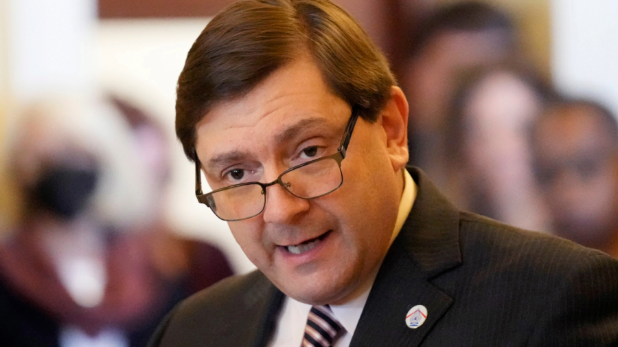 Demokratlar Maine'de şanslı ama Troy Jackson her şeyi mahvedebilir