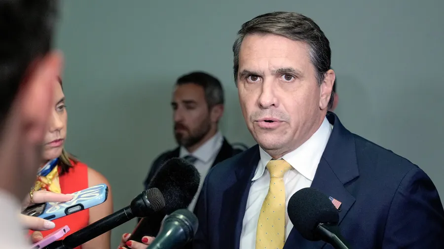 Demokratlar Todd Blanche'ı 'Trump'ın Yolsuzluğunun' Ortağı Olarak Suçladı