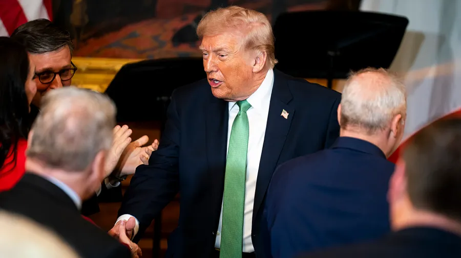 Demokratlar Trump'ın Gelirleriyle GOP'a Yüklendi