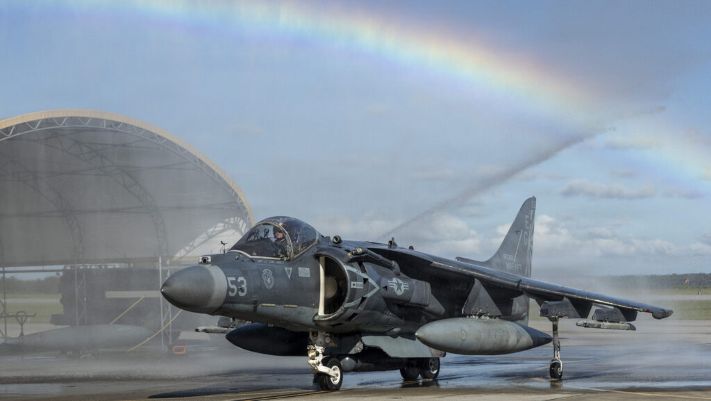 Deniz Piyadeleri’nin Harrier’ı Güney Komutanlığı Görevi Sonrası Son Uçuşunu Yaptı