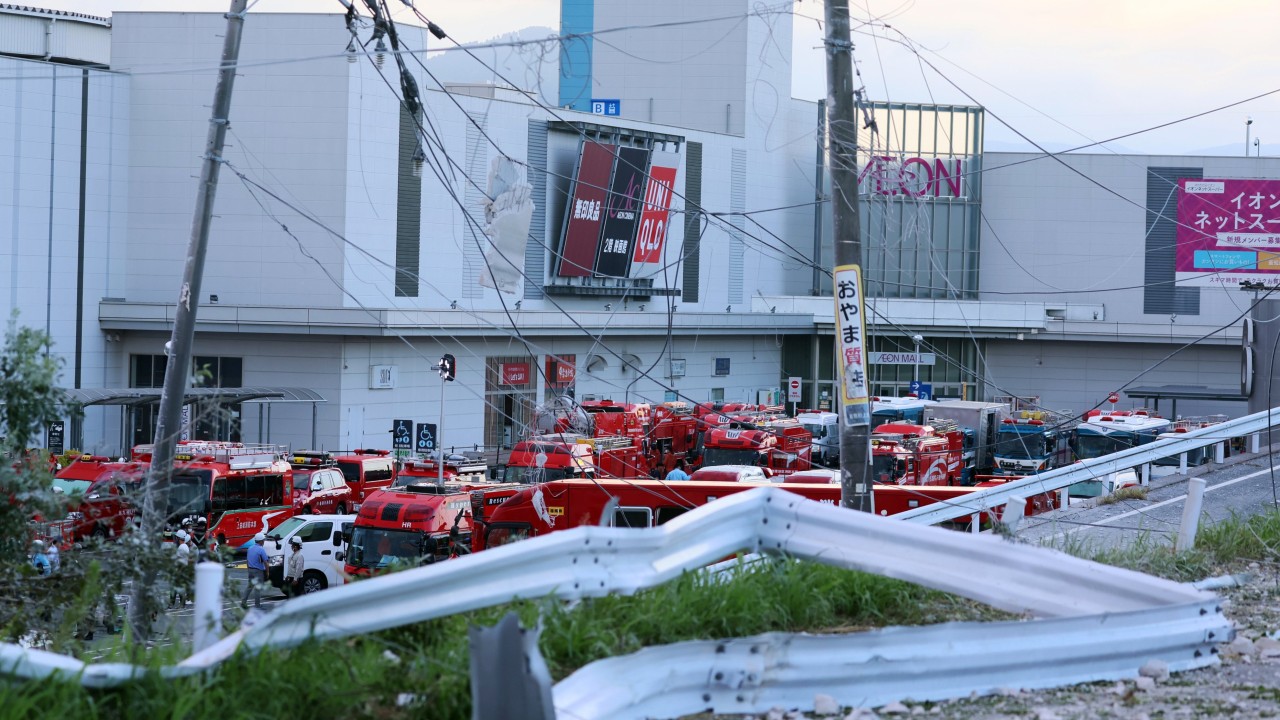 Deprem bölgesindeki Japon kentinde Hong Konglu gezginler dayanışma örneği sergiliyor