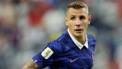 Digne, Aston Villa'dan PSG'ye transfer oldu