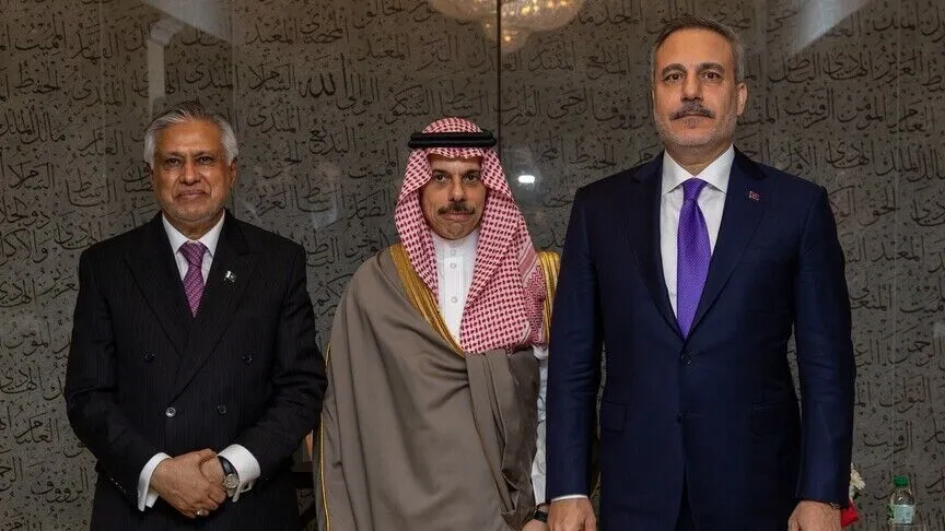 Dışişleri Bakanı Mekke'deki Savunma Paktı Toplantısına Katıldı
