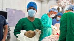 Doktorlar adamın mesanesinden 3,1 kilogramlık taş çıkardı: Rekor olduğu düşünülüyor
