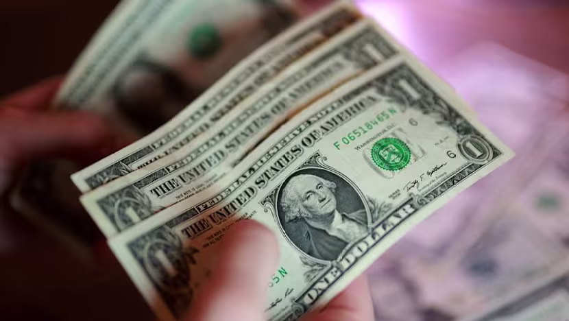Dolar neredeyse bir yılın en iyi ayını geçiriyor; piyasalar istihdam verileri ve Körfez gerginliğine odaklandı