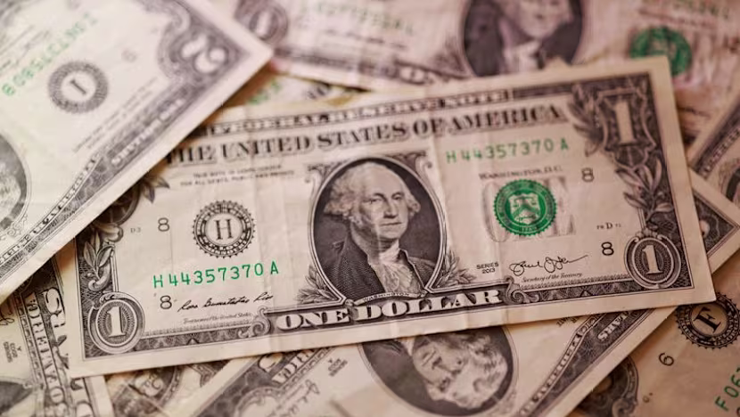 Dolar, veri akışının ardından 13 ayın zirvesinden geriledi