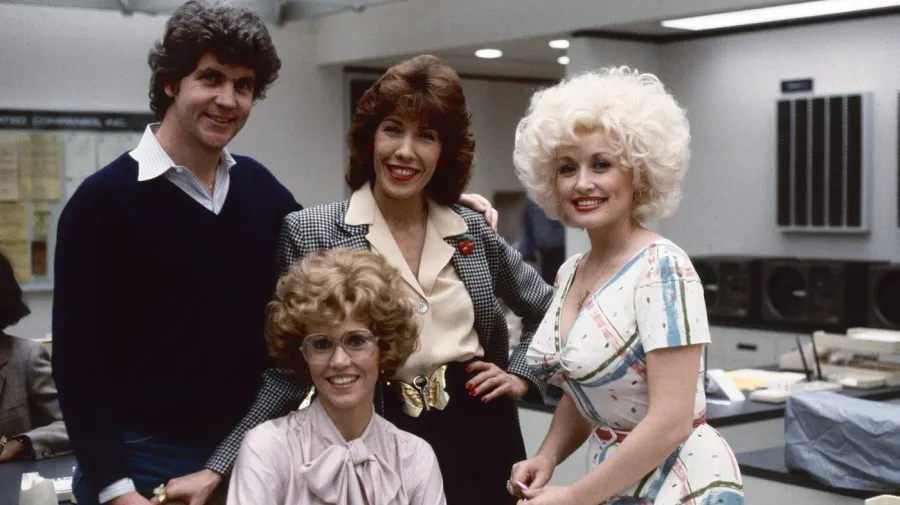 Dolly Parton'ın '9 to 5' filmi sinemalara dönüyor