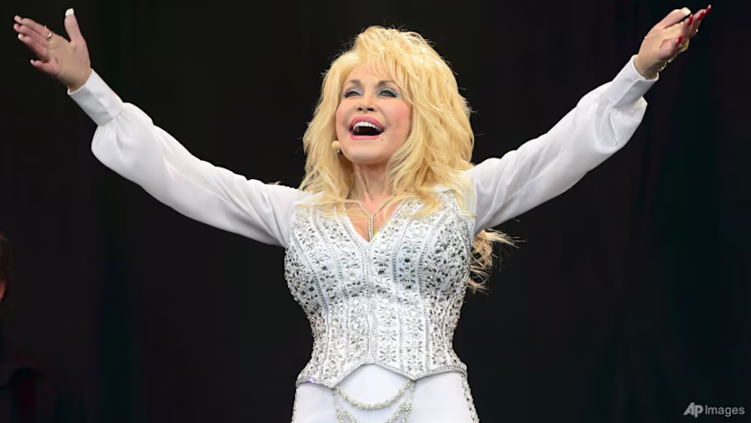 Dolly Parton'ın Hollywood Yıldızı Vandalizmin Ardından Yenilenecek
