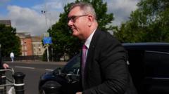 Donaldson cinsel istismar davasında jüriye 'yeterli kanıt yok' uyarısı