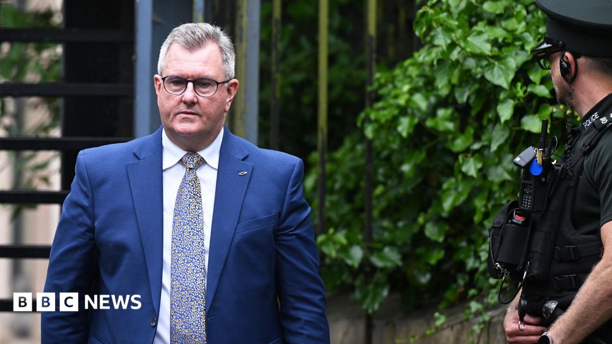 Donaldson'ın Düşüşü Kuzey İrlanda Siyasetini Sarsıyor