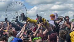 Donington Park'ta Üç Günlük Metal Şöleni