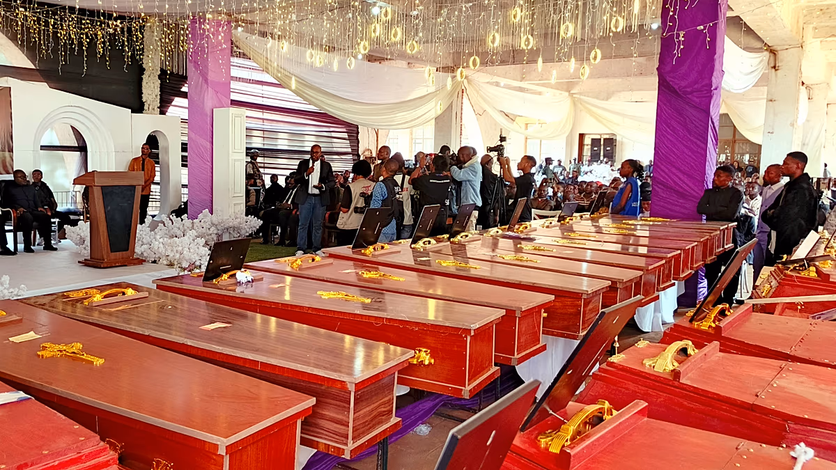 DR Kongo'da okul yangını: 26 çocuk için toplu cenaze