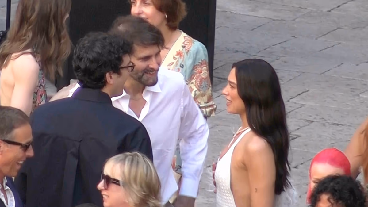 Dua Lipa ve Callum Turner Sicilya'da Düğün Partisi Düzenledi
