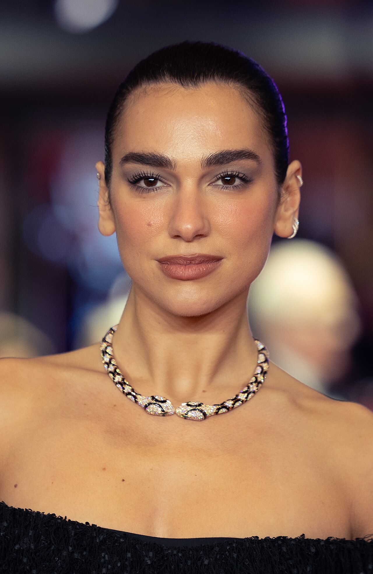 Dua Lipa’dan Trump bağlantılı tesise karşı Arnavutluk protestolarına destek