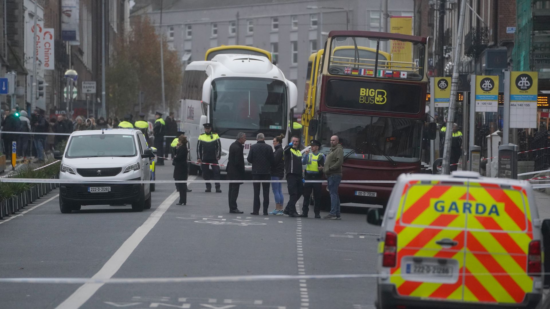 Dublin'de bıçaklı saldırıda ağır yaralanan kızın ailesi bebeklerini kucaklarına aldı
