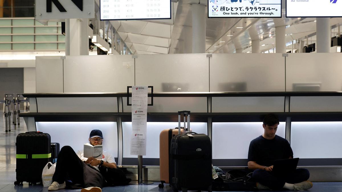 Dujuan Tayfunu Japonya'yı Vurdu: Uçuşlar İptal, Tahliyeler Sürüyor