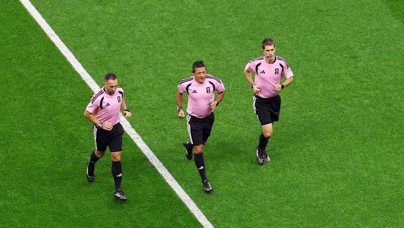 Dünya Kupası'nın gizli koşucuları: Hakemler futbolcularla yarışıyor
