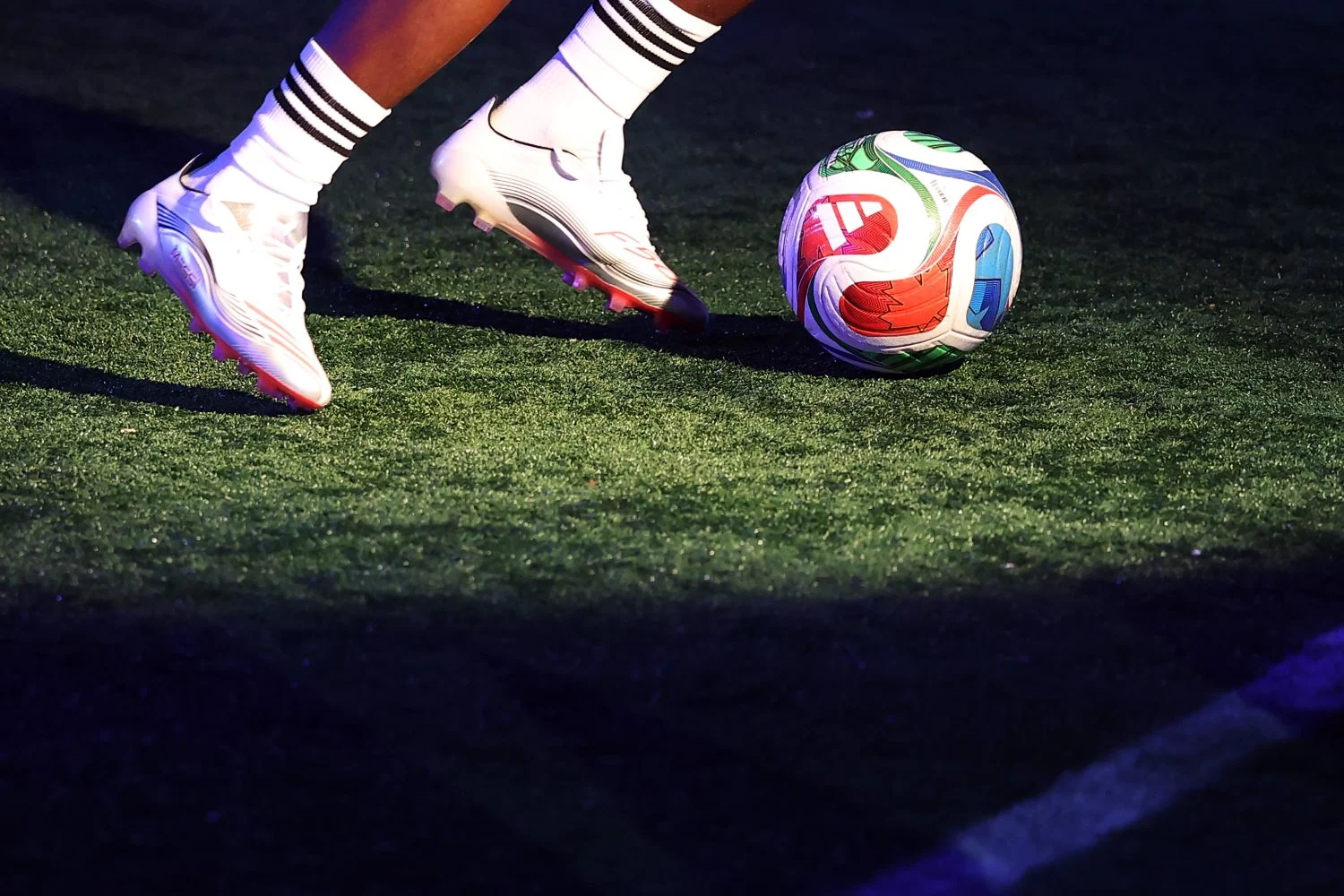 Dünya Kupası'nın Jeopolitiği: Futbolun Gölgesindeki Göç, Ticaret ve Çatışmalar