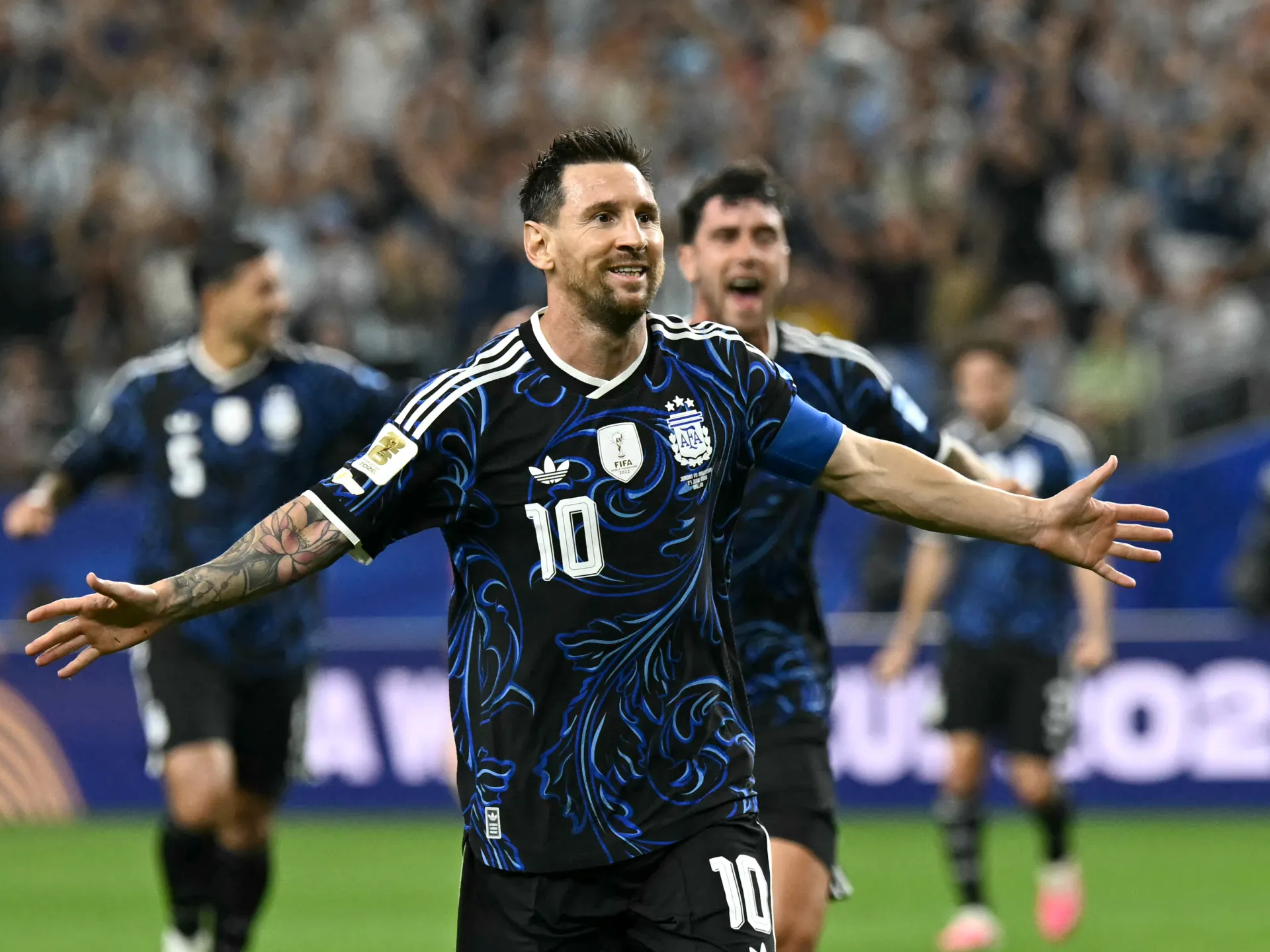 Dünya Kupası: Messi Arjantin'i zirveye taşıdı, İngiltere Kongo'yla eşleşti
