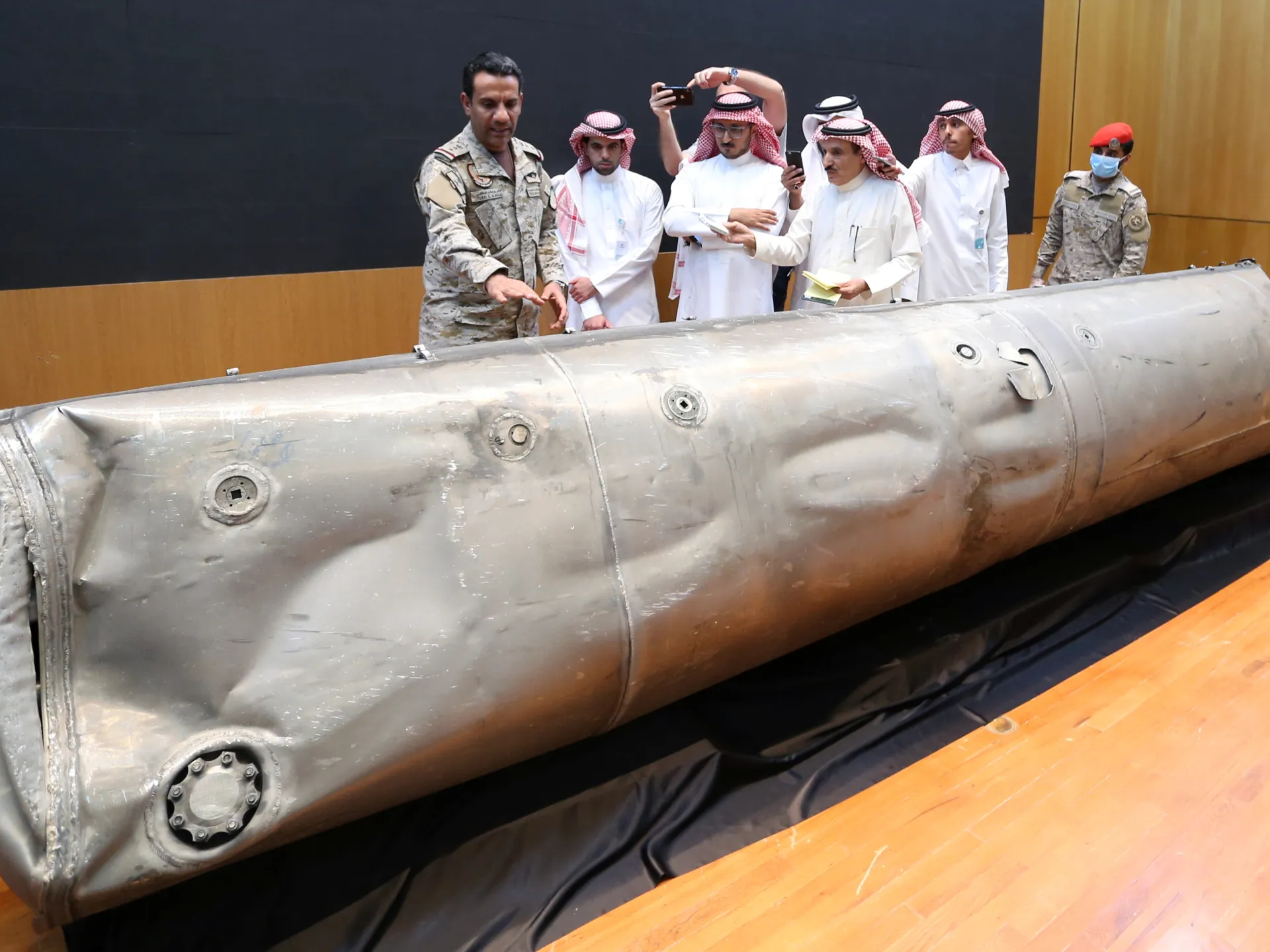 Dünya, Riyad Havalimanı'na yapılan ölümcül Husi saldırısını kınadı