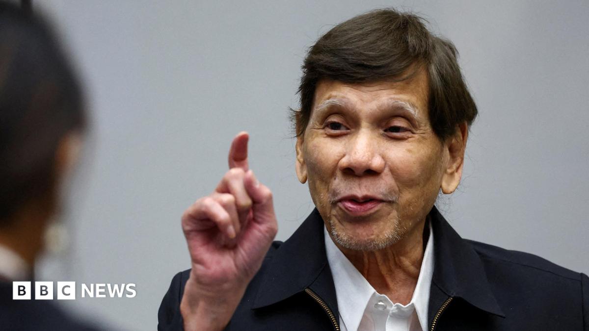 Duterte, UCM'de ilk kez görüldü: İnsanlığa karşı suçlamalar