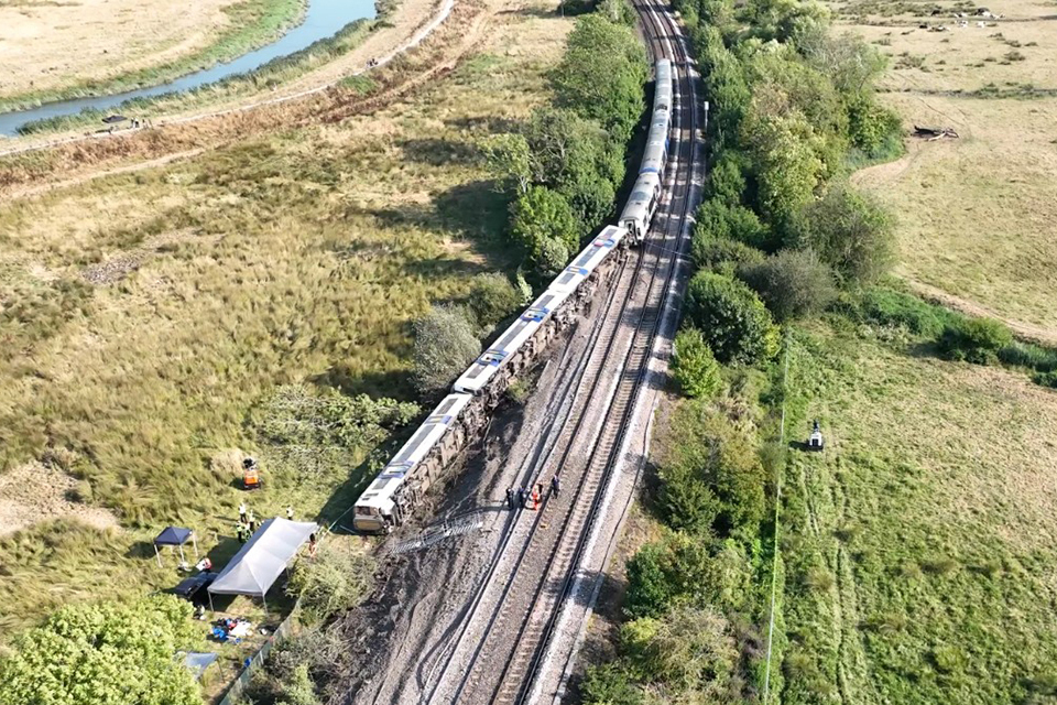 East Sussex'te Tren Raydan Çıktı: Çok Sayıda Hat Kapatıldı