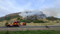 Edinburgh'da Arthur's Seat Yangını: İtfaiye Ekipleri Mücadele Ediyor