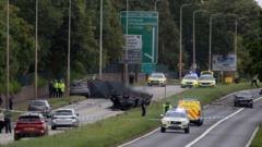 Edinburgh Havalimanı yakınında kaçak sürücü kazası: Polis 3 kişiyi arıyor