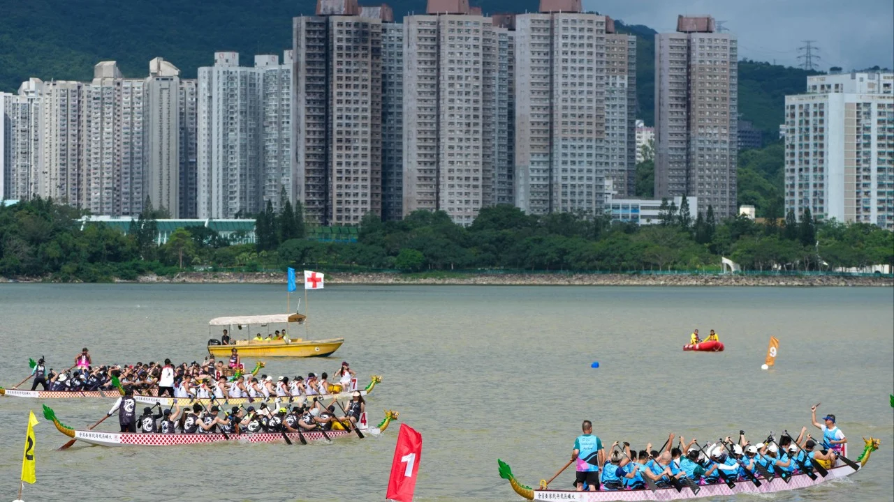 Ejderha Teknesi Festivali Hong Kong'da fırtınaya rağmen coşkuyla kutlandı