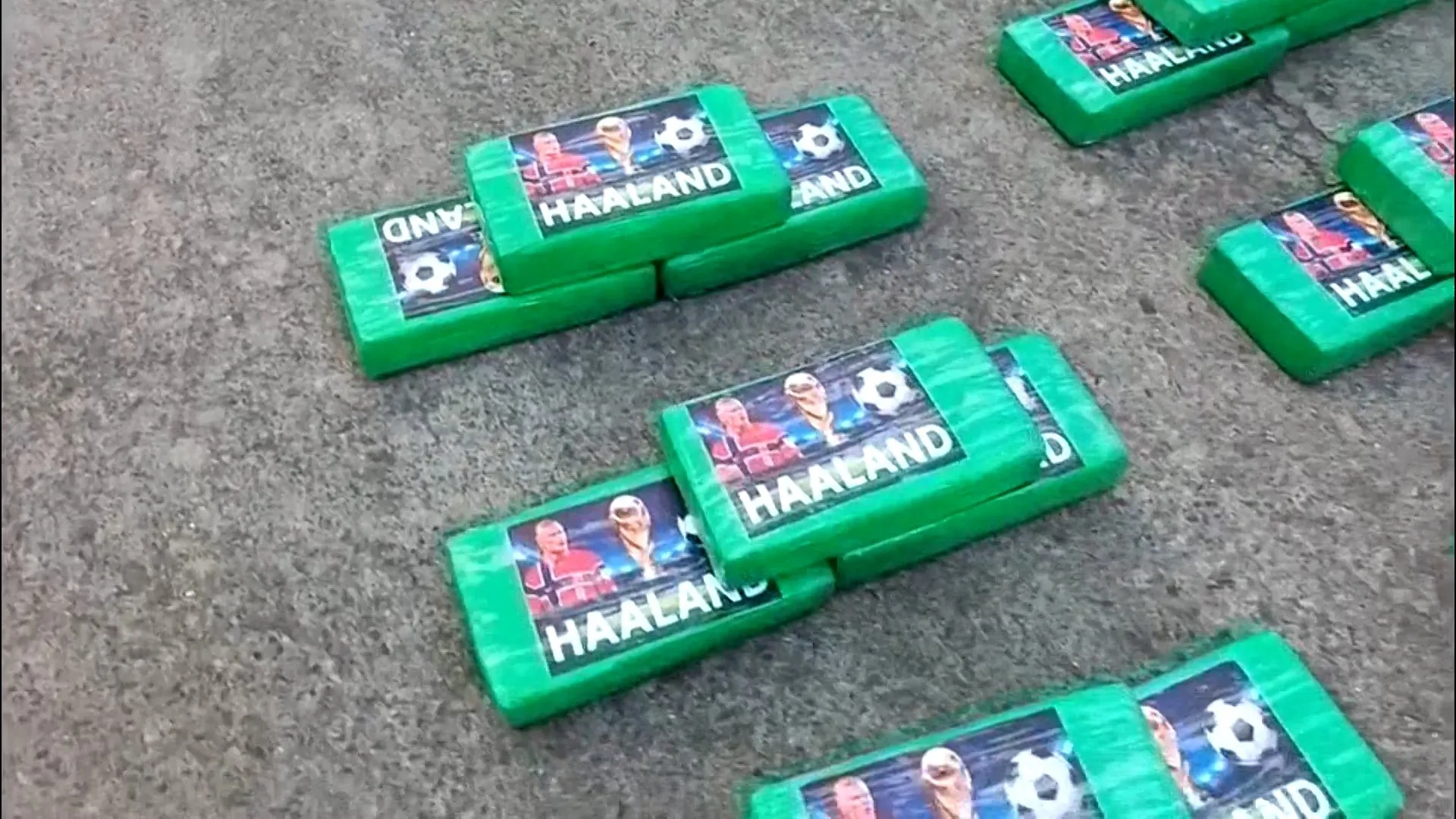 Ekvador'da Haaland markalı yarım ton kokain ele geçirildi