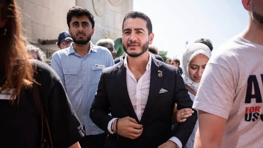 El-Sayed, Michigan'da Demokrat adaylığını kazandı, Rogers'ı hedef aldı