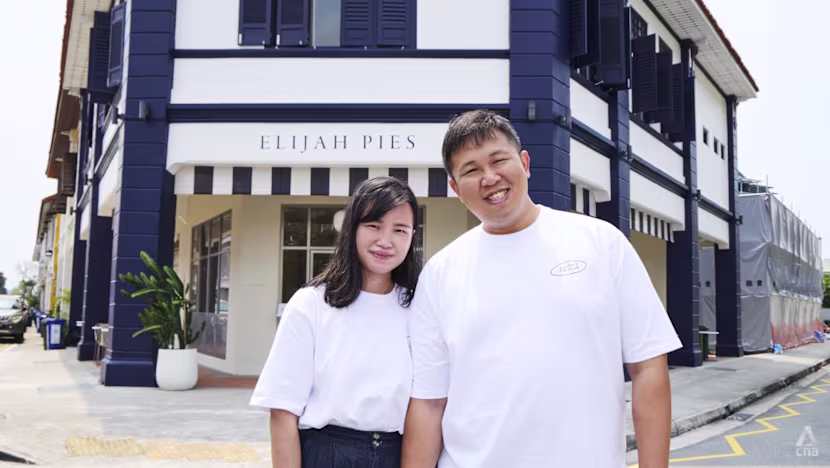Elijah Pies, Joo Chiat'ta amiral gemisi mağazasını açtı