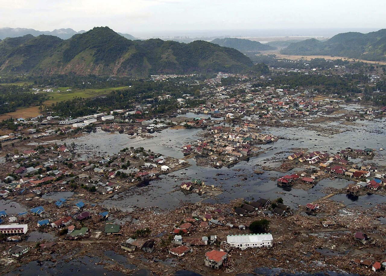 Endonezya'da 7,7 Büyüklüğünde Deprem: Tsunami Uyarısı