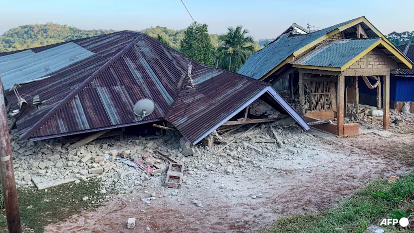 Endonezya'da 7,7'lik Deprem: Can Kaybı ve Tsunami Korkusu